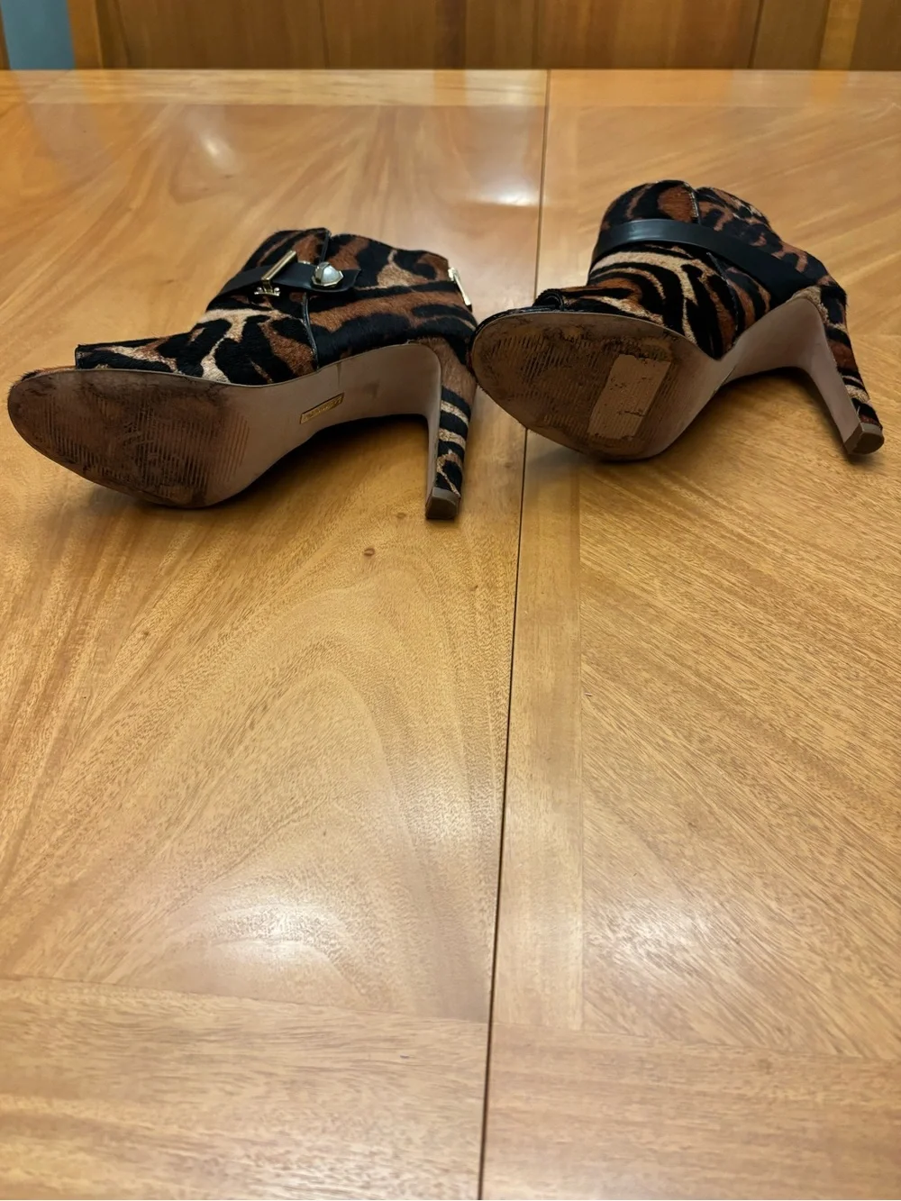 Louise Et Cie Women's Lander Leopard Print Peep-Toe Ankle Boots Size 7.5